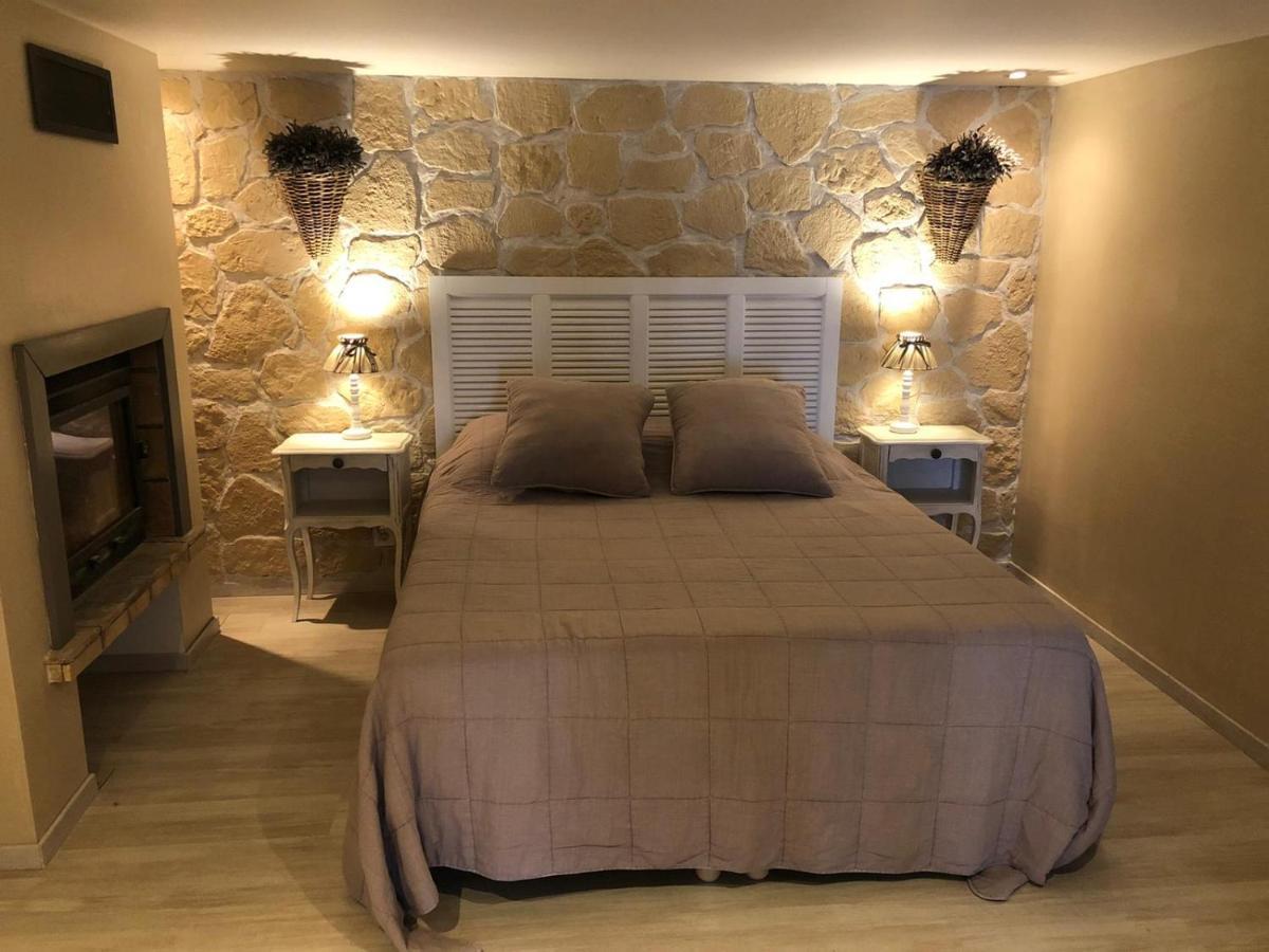 Ferienwohnung Gite Roussillon Dame Sirmonde Exterior foto